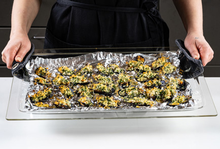 Фото шага рецепта Мидии в духовке 191082 шаг 9  