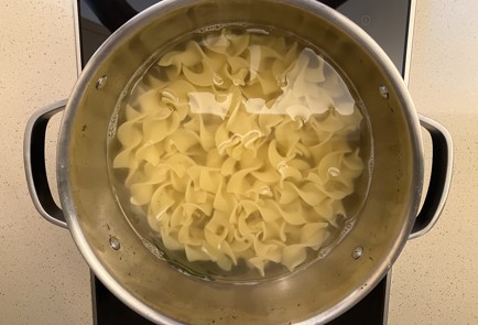 Фото шага рецепта Мидии в томатносливочном соусе с сыром и пастой 174086 шаг 12  