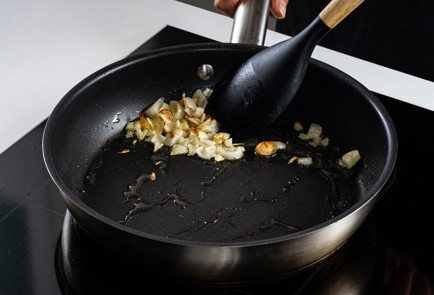 Фото шага рецепта Мидии в томатном соусе 191081 шаг 4  