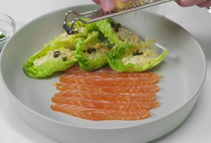 Фото шага рецепта Мимоза с лососем и яичным кремом 189343 шаг 12  