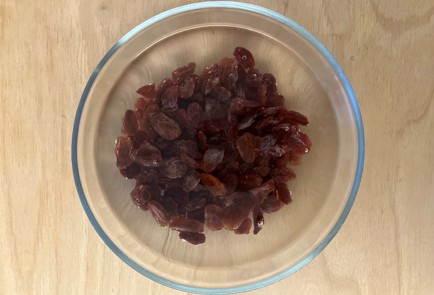 Фото шага рецепта Миндальнококосовая запеканка с изюмом 174620 шаг 1  