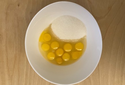 Фото шага рецепта Миндальнококосовая запеканка с изюмом 174620 шаг 2  