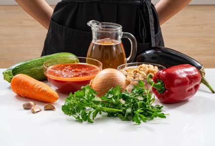 Фото шага рецепта Минестроне с консервированной фасолью 176121 шаг 1  