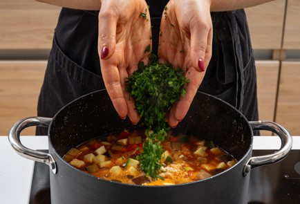 Фото шага рецепта Минестроне с консервированной фасолью 176121 шаг 9  