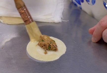 Фото шага рецепта Миничебуреки с ягненком и карри 140624 шаг 8  