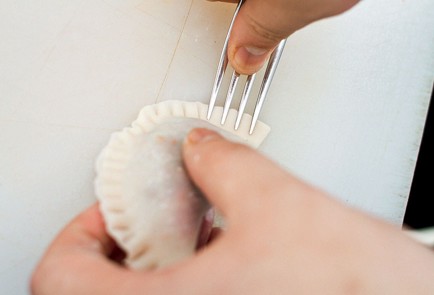 Фото шага рецепта Миничебуреки 30373 шаг 3  