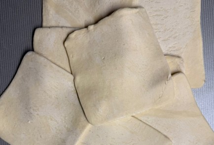 Фото шага рецепта Мини пиццы с беконом и коктейльными томатами 188879 шаг 1  