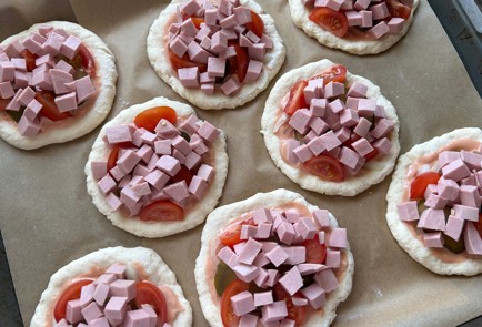 Фото шага рецепта Минипиццы 176021 шаг 14  