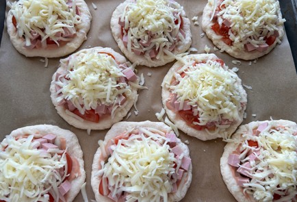 Фото шага рецепта Минипиццы 176021 шаг 15  