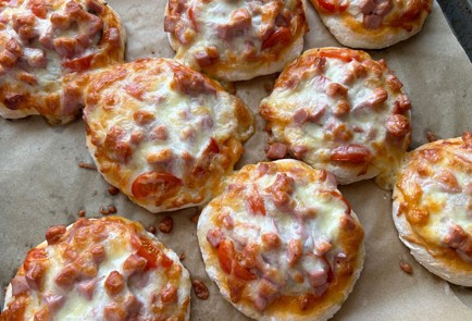 Фото шага рецепта Минипиццы 176021 шаг 16  