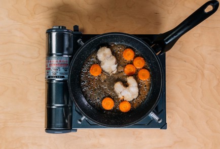 Фото шага рецепта Министейки из черного гренадера с гречкой и морковью 139326 шаг 2  