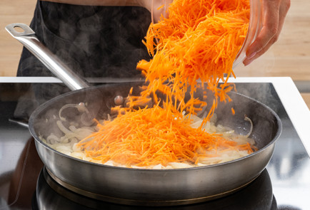 Фото шага рецепта Минтай на сковороде с луком и морковью 190496 шаг 7  