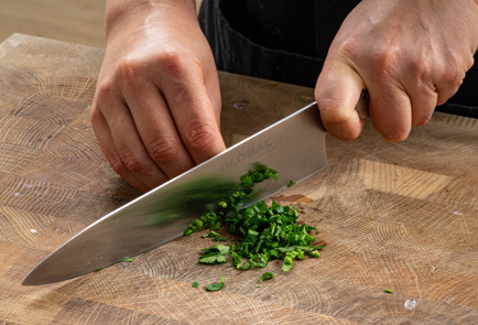 Фото шага рецепта Минтай на сковороде в сливочном соусе 190497 шаг 8  