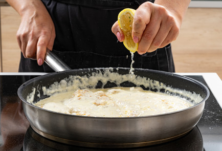 Фото шага рецепта Минтай на сковороде в сливочном соусе 190497 шаг 9  