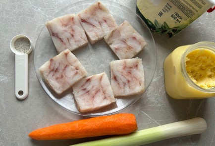 Фото шага рецепта Минтай под овощной шапкой в духовке 190266 шаг 1  