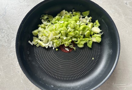 Фото шага рецепта Минтай под овощной шапкой в духовке 190266 шаг 2  