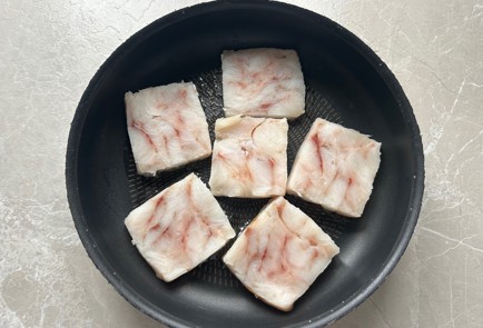 Фото шага рецепта Минтай под овощной шапкой в духовке 190266 шаг 6  