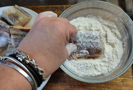 Фото шага рецепта Минтай с луком на сковороде 175625 шаг 10  