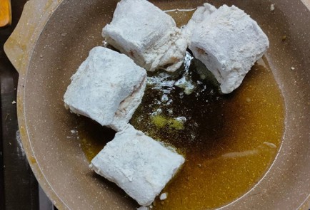 Фото шага рецепта Минтай с луком на сковороде 175625 шаг 11  