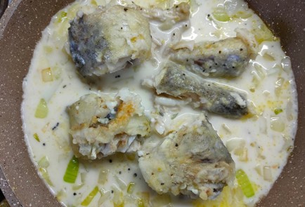 Фото шага рецепта Минтай с луком на сковороде 175625 шаг 19  