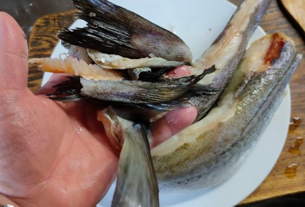 Фото шага рецепта Минтай с луком на сковороде 175625 шаг 2  