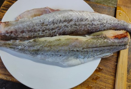 Фото шага рецепта Минтай с луком на сковороде 175625 шаг 3  