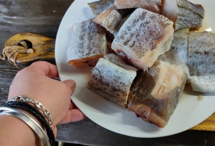 Фото шага рецепта Минтай с луком на сковороде 175625 шаг 4  