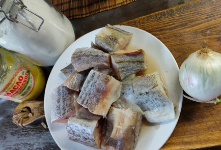 Фото шага рецепта Минтай с луком на сковороде 175625 шаг 5  