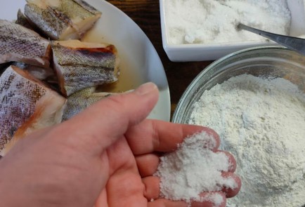 Фото шага рецепта Минтай с луком на сковороде 175625 шаг 6  