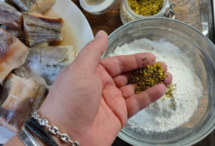 Фото шага рецепта Минтай с луком на сковороде 175625 шаг 7  