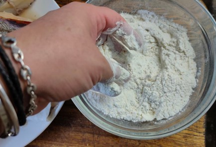 Фото шага рецепта Минтай с луком на сковороде 175625 шаг 8  