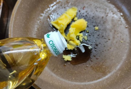 Фото шага рецепта Минтай с луком на сковороде 175625 шаг 9  