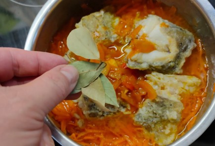 Фото шага рецепта Минтай с морковью 175632 шаг 16  