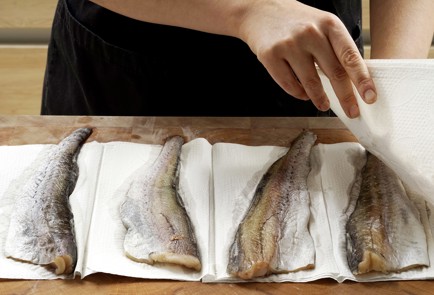 Фото шага рецепта Минтай в хрустящей корочке 153000 шаг 7  