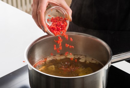 Фото шага рецепта Мисосуп с тофу и пекинской капустой 152045 шаг 2  