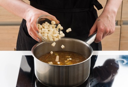 Фото шага рецепта Мисосуп с тофу и пекинской капустой 152045 шаг 5  