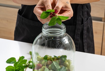 Фото шага рецепта Компотмохито на зиму из крыжовника 174073 шаг 5  