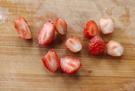 Фото шага рецепта Мохито с клубникой и ванильным сиропом 186716 шаг 11  