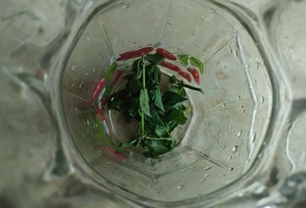 Фото шага рецепта Мохито с клубникой и ванильным сиропом 186716 шаг 6  