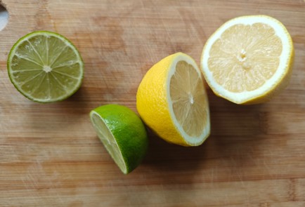 Фото шага рецепта Мохито с клубникой и ванильным сиропом 186716 шаг 8  