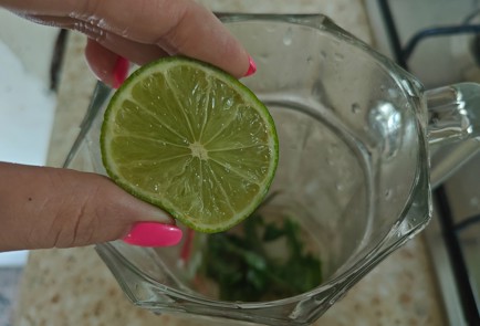 Фото шага рецепта Мохито с клубникой и ванильным сиропом 186716 шаг 9  