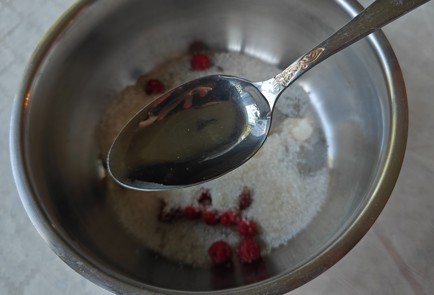 Фото шага рецепта Мохито с малиной и лаймом 186706 шаг 4  