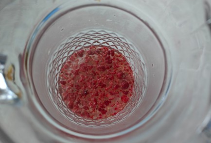 Фото шага рецепта Мохито с малиной и лаймом 186706 шаг 6  