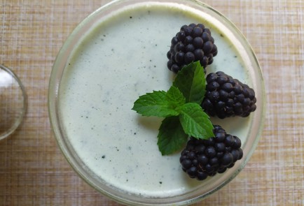 Фото шага рецепта Молочное желе с мятой 190000 шаг 9  