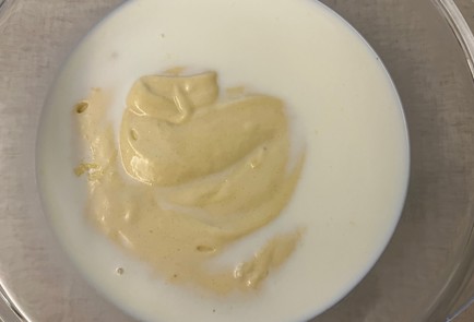 Фото шага рецепта Молочный бисквит с творогом яблоками и бананами 175695 шаг 4  