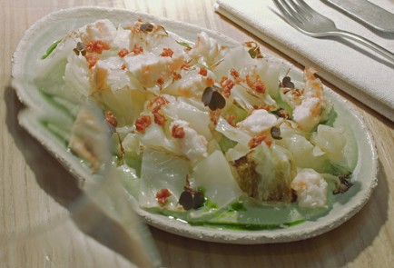 Фото шага рецепта Молодая капуста с креветками йогуртом и травами 153082 шаг 12  