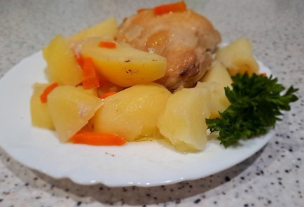 Фото шага рецепта Молодой картофель в духовке с курицей 189512 шаг 11  