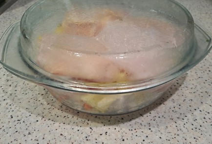 Фото шага рецепта Молодой картофель в духовке с курицей 189512 шаг 9  