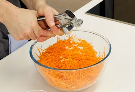 Фото шага рецепта Морковь покорейски 48850 шаг 3  