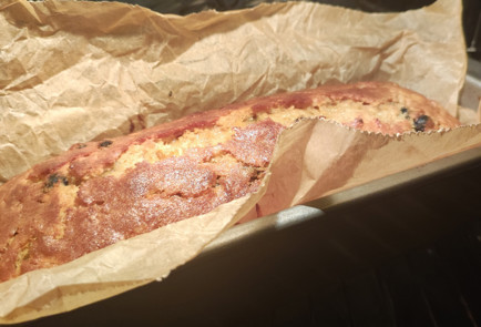 Фото шага рецепта Морковный кекс с изюмом и корицей 151938 шаг 6  